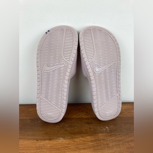 Nike Light Pink And Silver Colorway Sandal Women’s US Size 7 Pre Owned Shoe - Picture 9 of 11